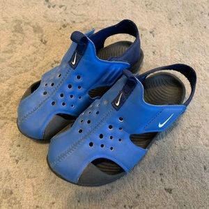 Nike Sunray water shoes, size 10c for Toddlers